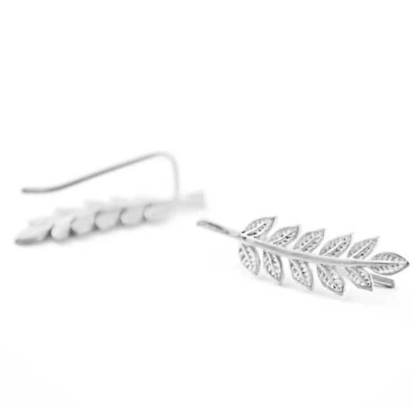 ✨ Silver Feather Ear Pin Earrings ✨ - Picture 2 of 2